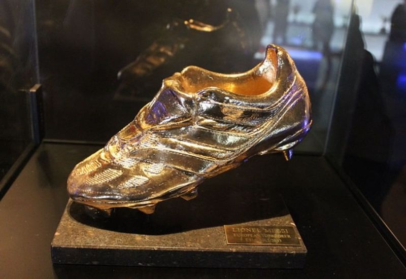Chiếc giày vàng là danh hiệu trao tặng cho cầu thủ xuất sắc nhất
